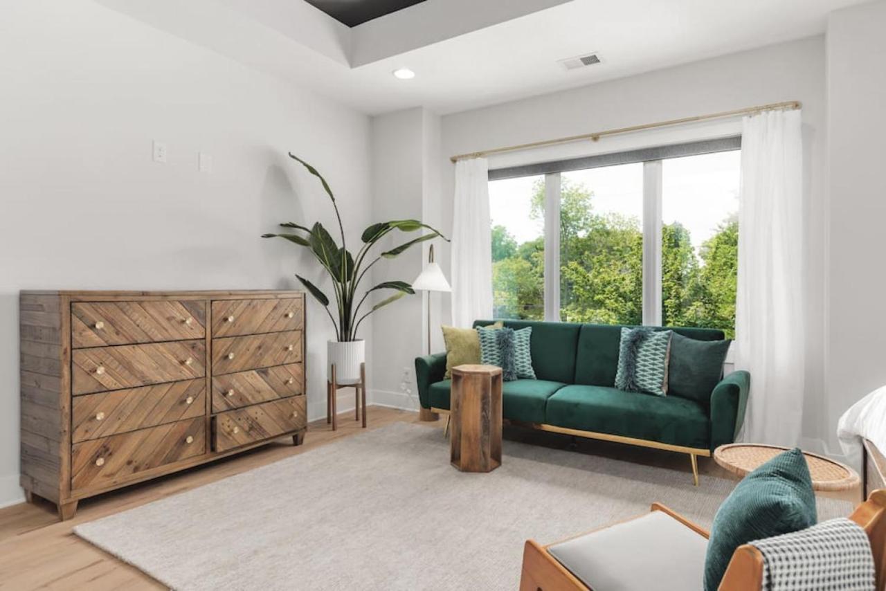 Holiday home Huge Rooftop Patio At Stunning Spacious House