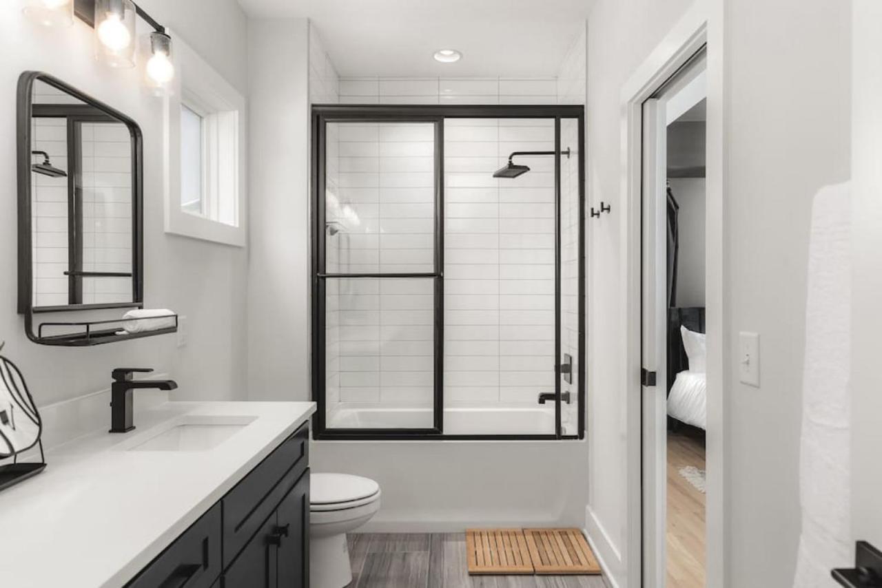 Holiday home Huge Rooftop Patio At Stunning Spacious House *