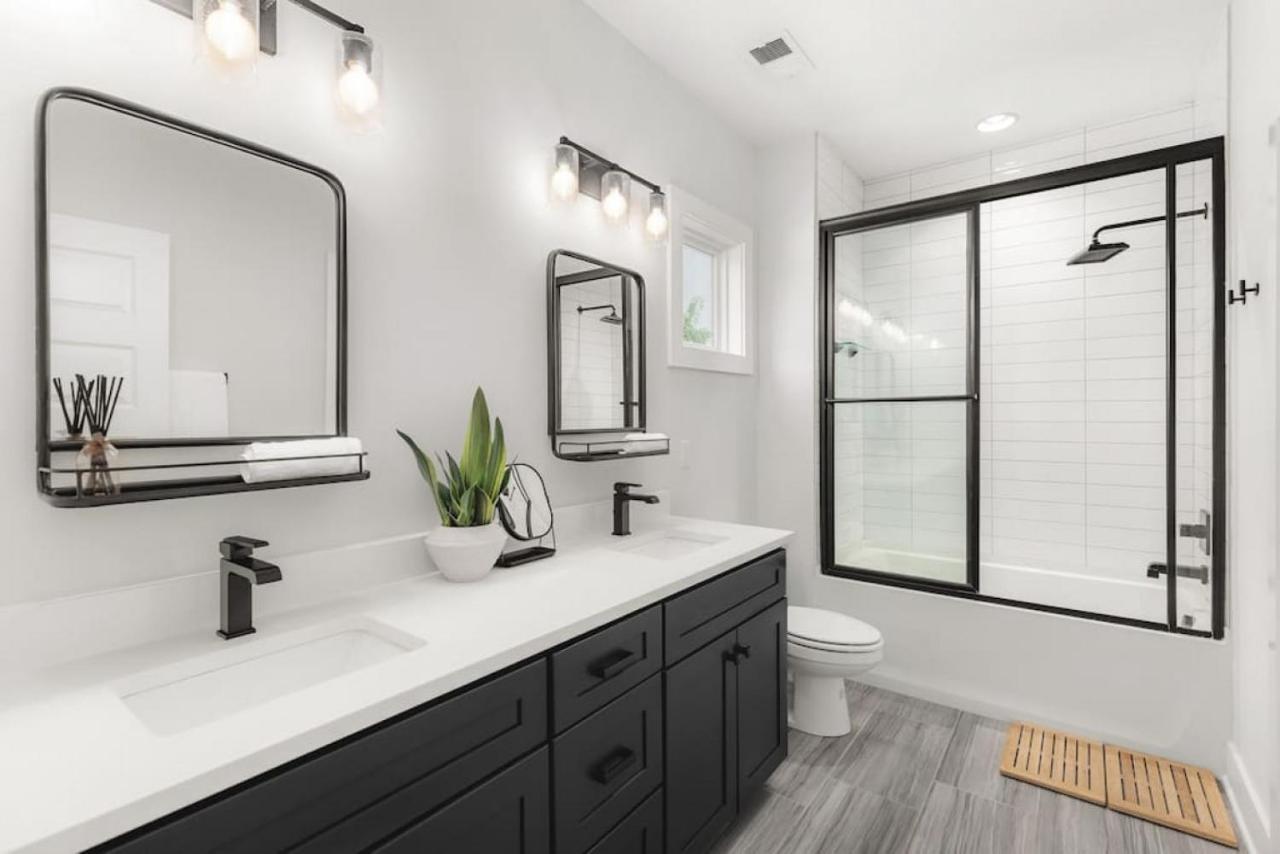 Holiday home Huge Rooftop Patio At Stunning Spacious House