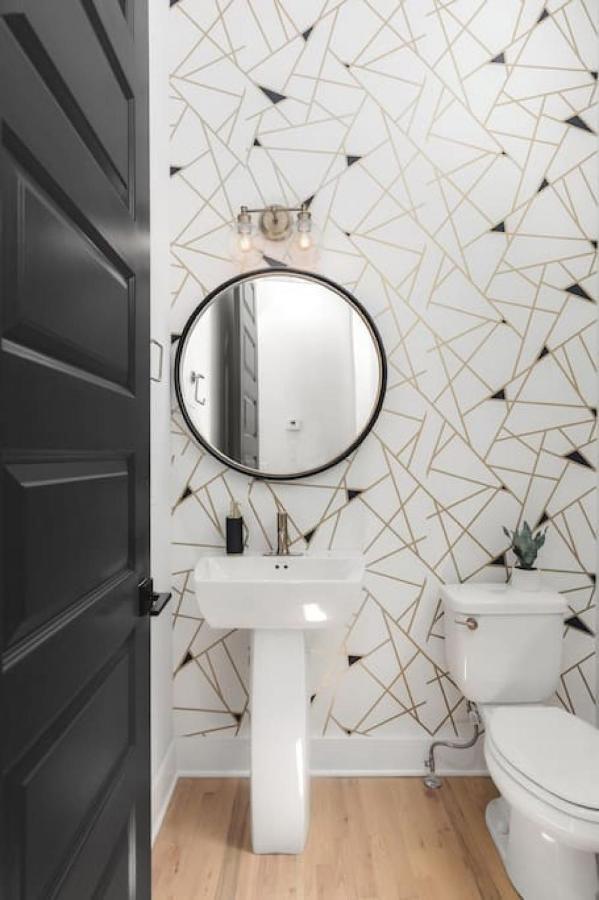 Huge Rooftop Patio At Stunning Spacious House *