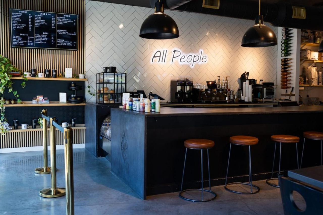 Huge Rooftop Patio At Stunning Spacious House