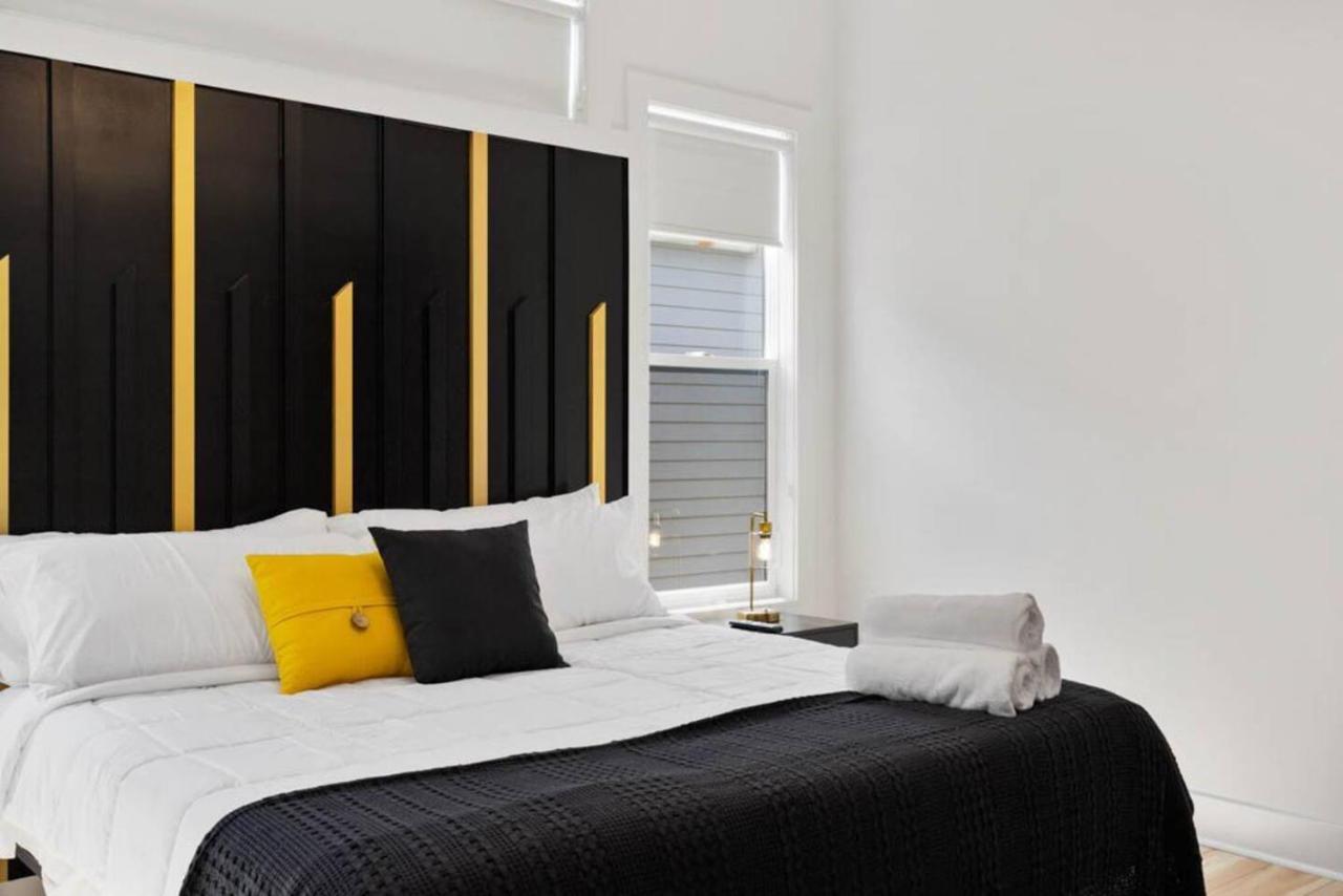 Urban Oasis: Modern Luxury Near Downtown
