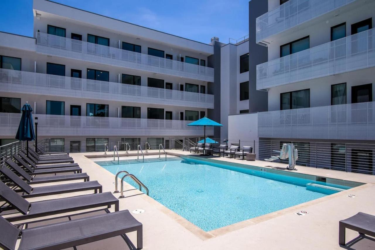 Gulch With Pool Gym Private Patio & Garage Holiday home *