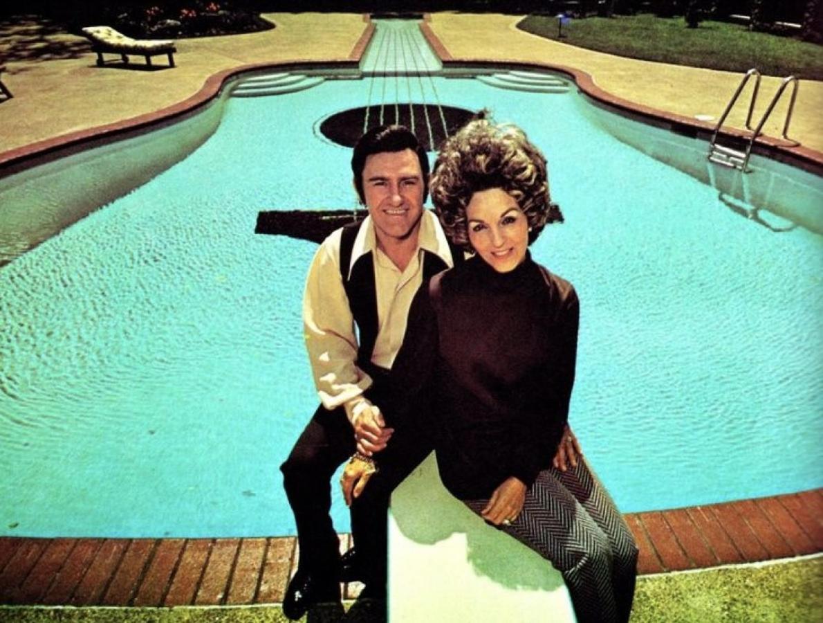 Holiday home On Famous Music Row - Pool, Parking, Walk To Bars Nashville