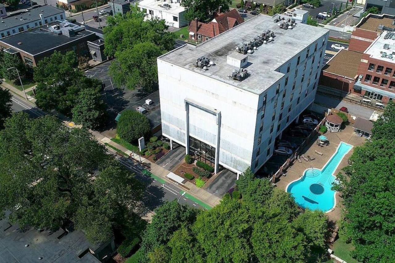 Famous Music Row 1 Bedroom With Free Parking And Pool