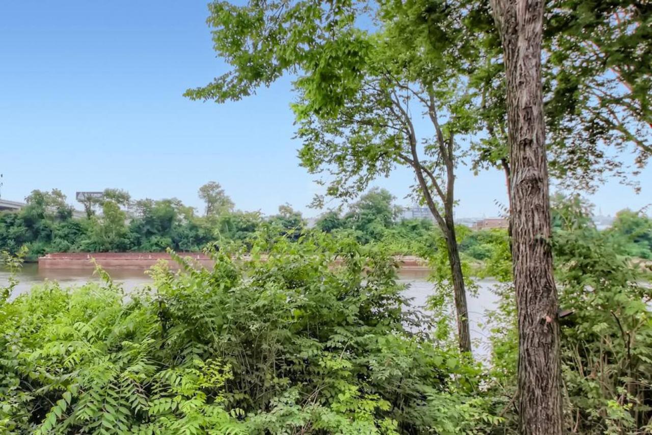 With Pool And Free Parking Walk Downtown & Germantown