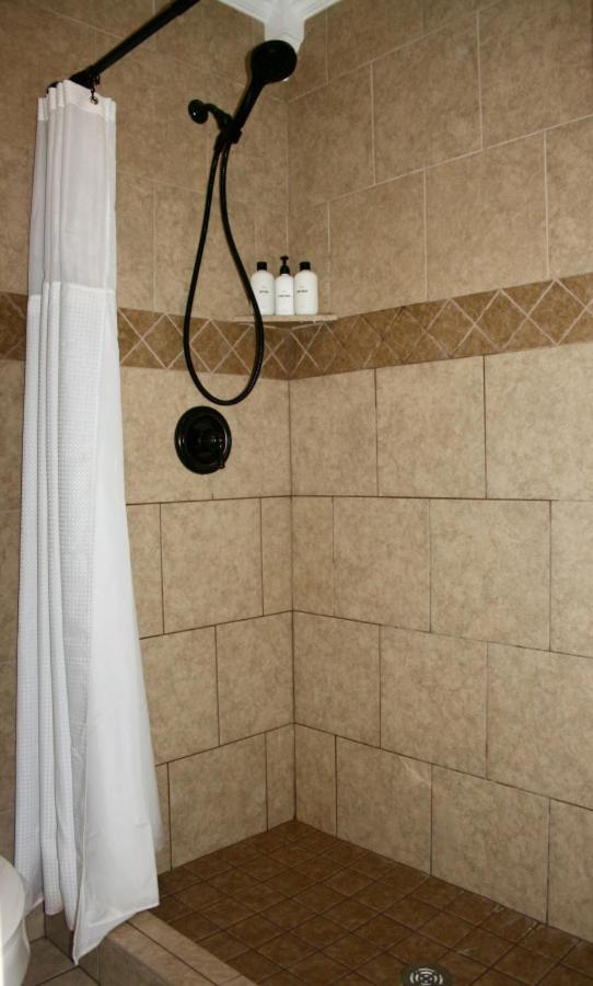 Apartment With Pool And Free Parking Walk Downtown & Germantown