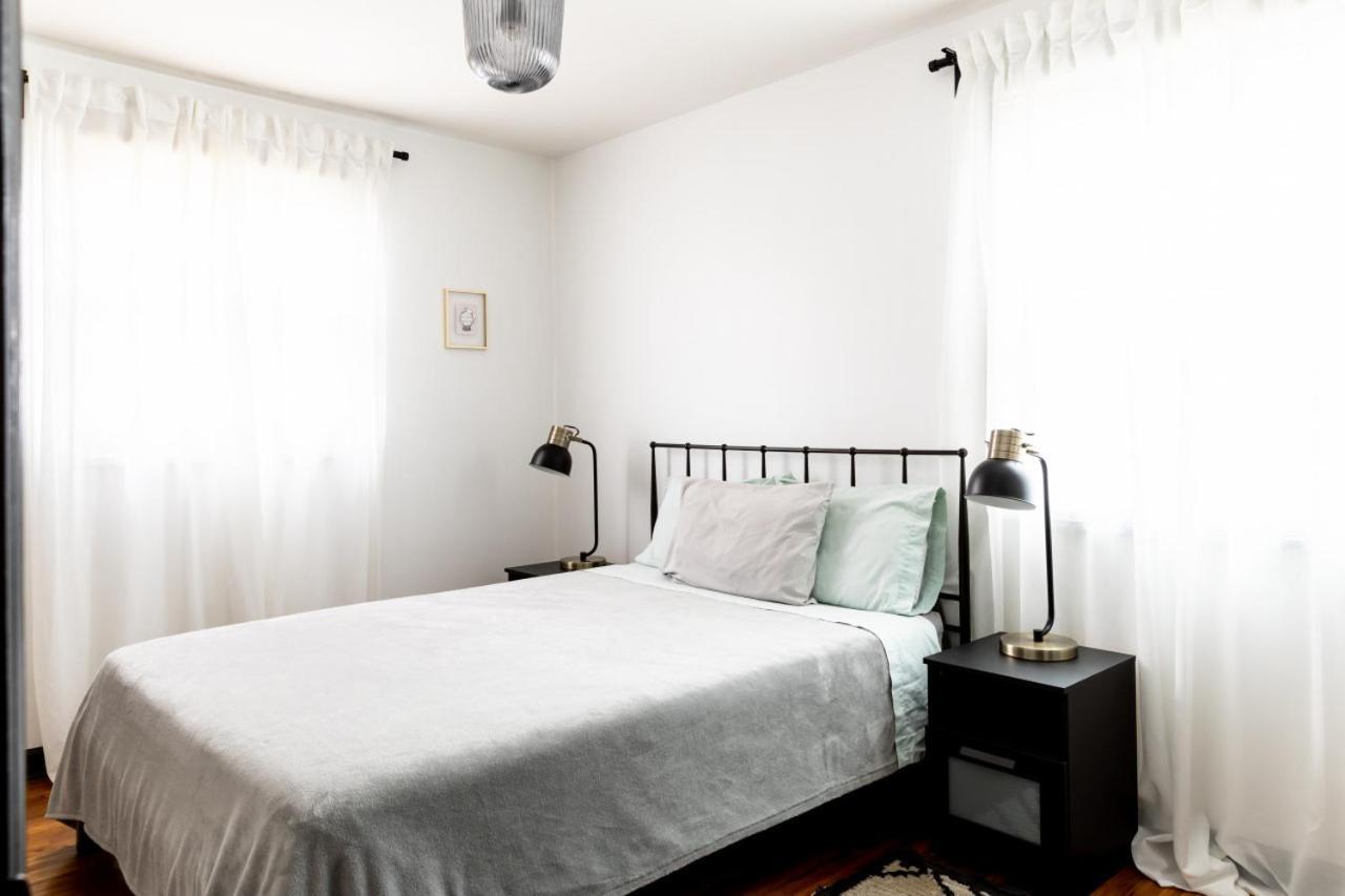 Mid-century Modern Near Downtown With Free Parking