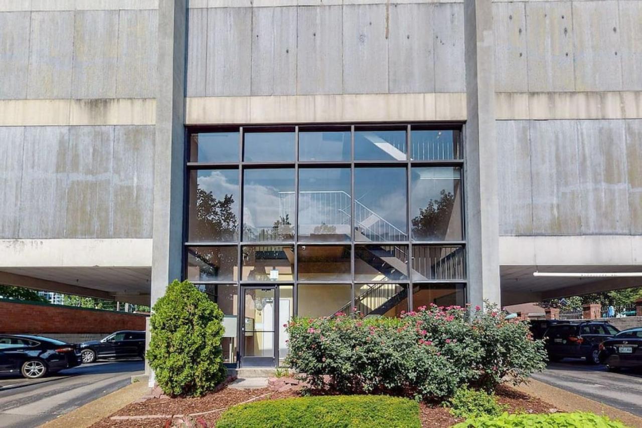 On Famous Music Row - Pool, Parking, Walk To Bars *