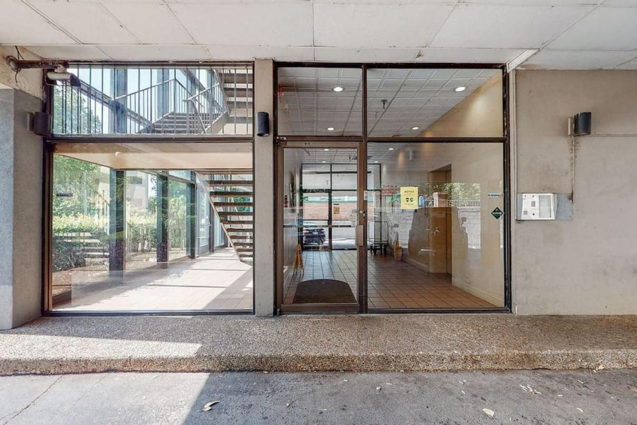 On Famous Music Row - Pool, Parking, Walk To Bars *