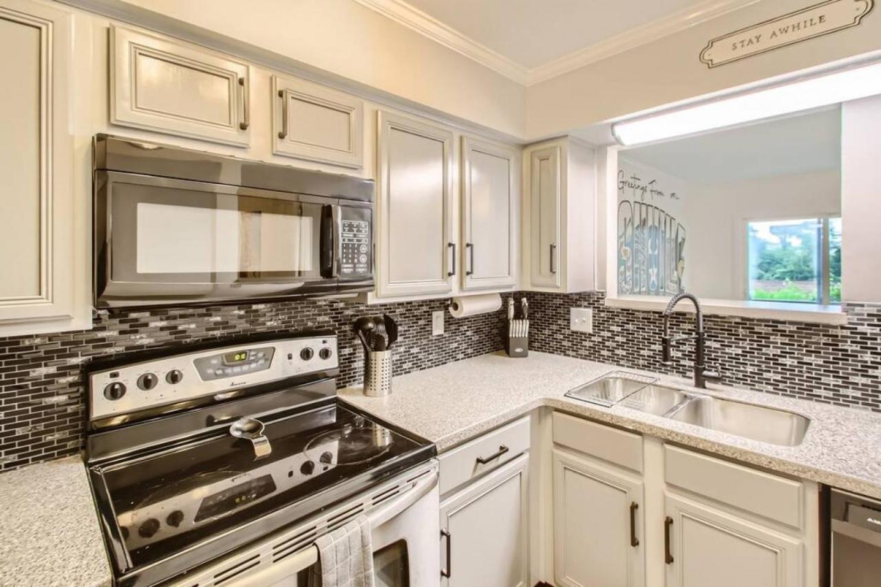 With Pool And Free Parking Walk Downtown & Germantown Apartment *