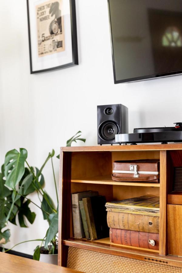 Mid-century Modern Near Downtown With Free Parking Holiday home