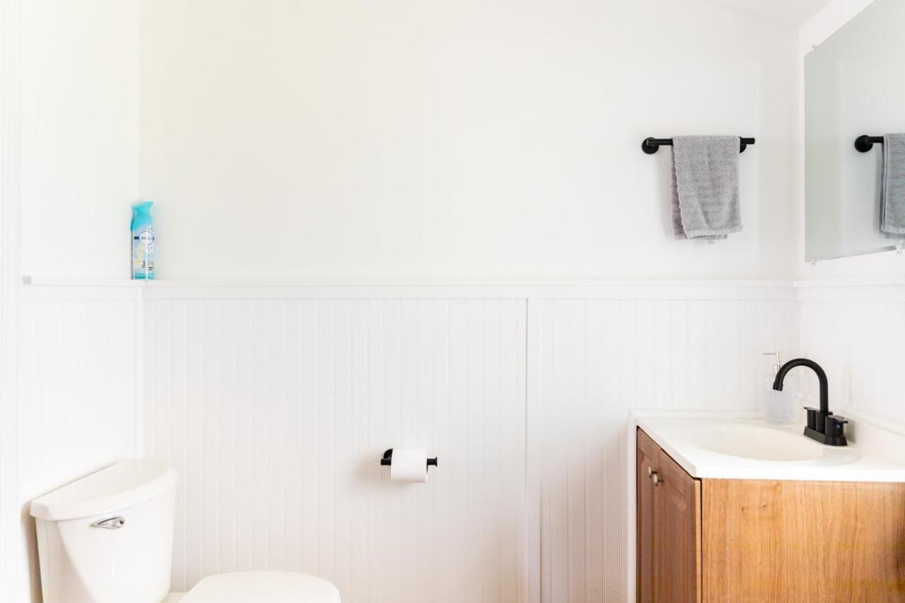 Mid-century Modern Near Downtown With Free Parking *