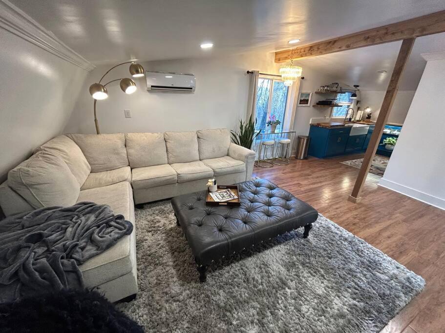 Modern Close To Downtown