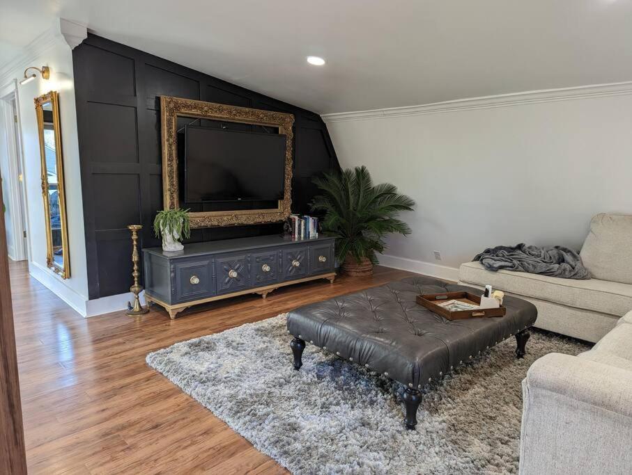 Modern Close To Downtown