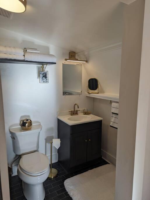 Modern Close To Downtown