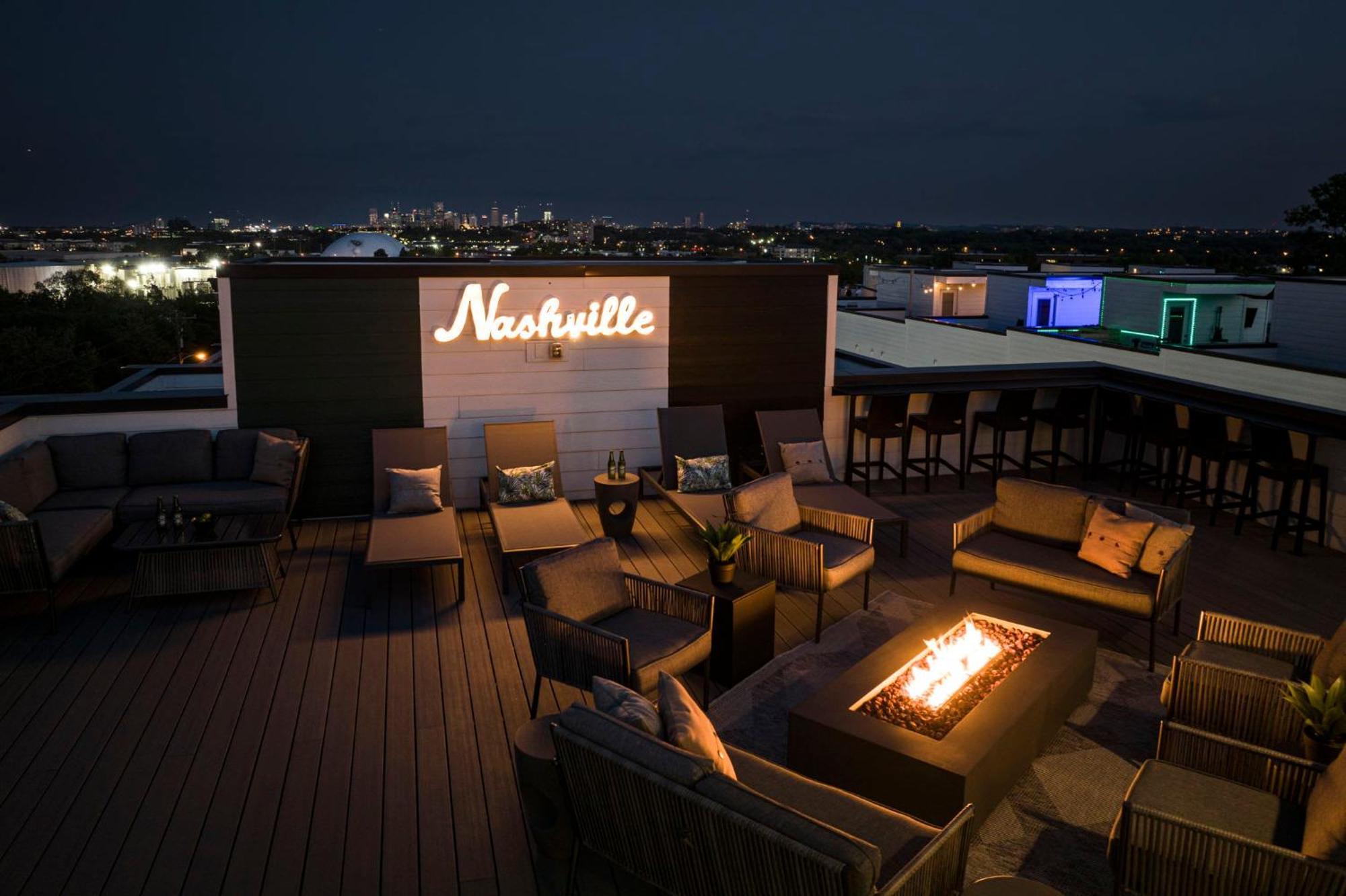 Holiday home Rooftop Skyline Views Dt Nash Sleeps 12 *