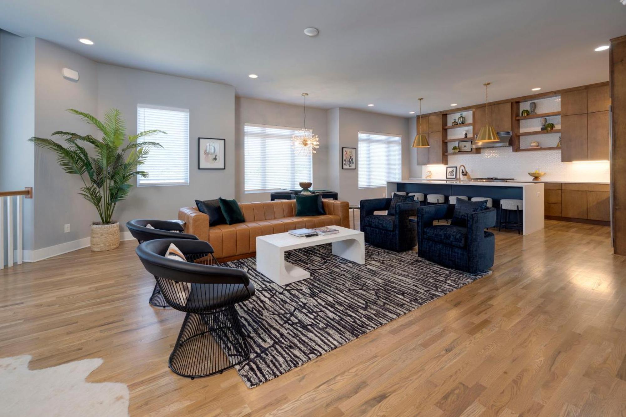 Holiday home Rooftop Skyline Views Dt Nash Sleeps 12 *