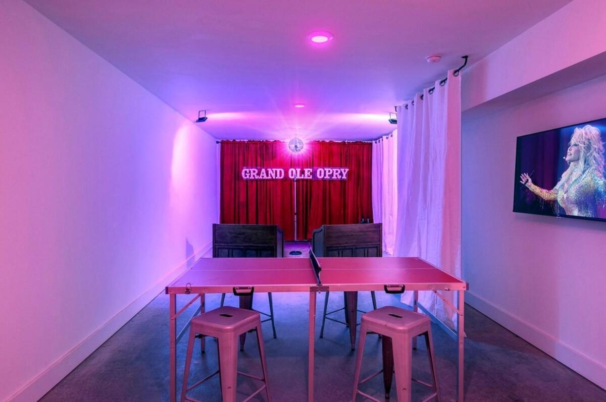 Holiday home New Dollys Dream 12 Beds Downtown Nash Opry Karaoke Nashville