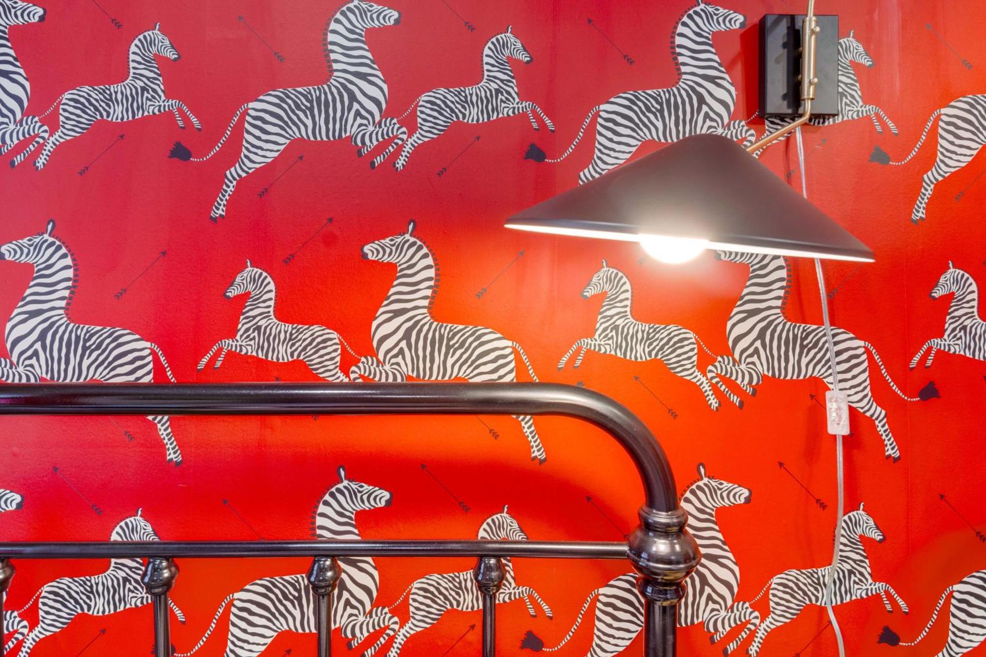 Swifties Sittin By The Water Apartment Nashville