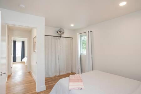 Ada Accessible Dog Friendly With Patio, Yard Ample Parking, Great For Families, 12 Mins To Broadway, 12south, Geodis Park, 24 Hr Hospitality Nashville