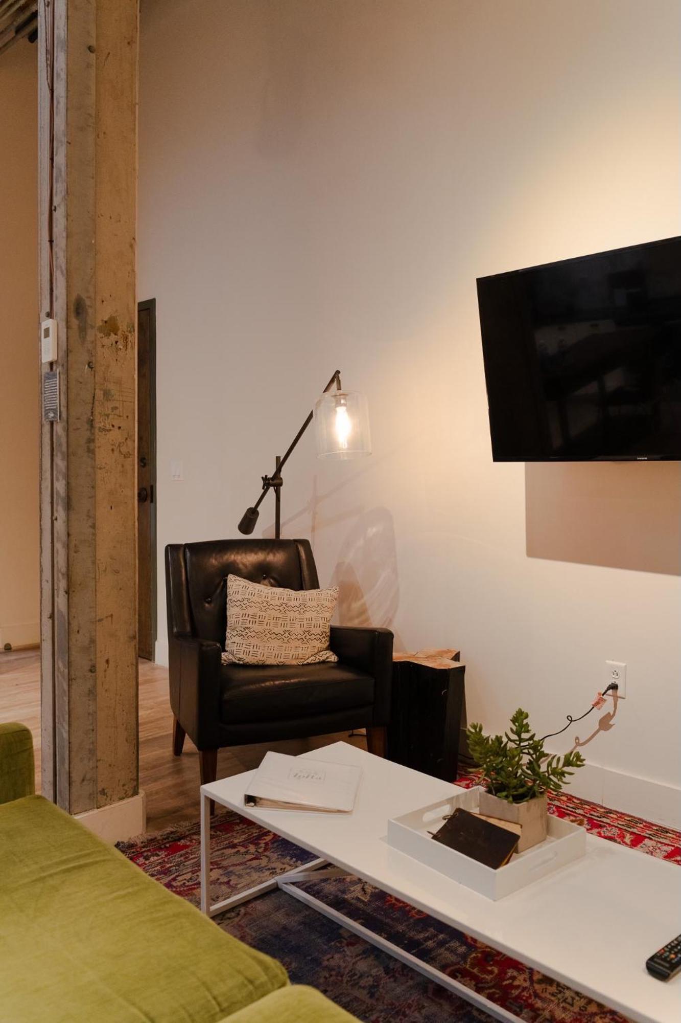 506 Lofts Apartment *