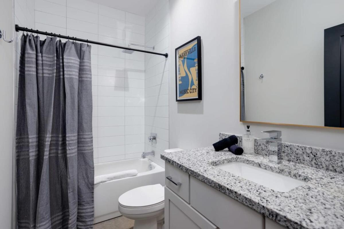 New East Oasis 13beds Roofdeck Free Parking Holiday home Nashville