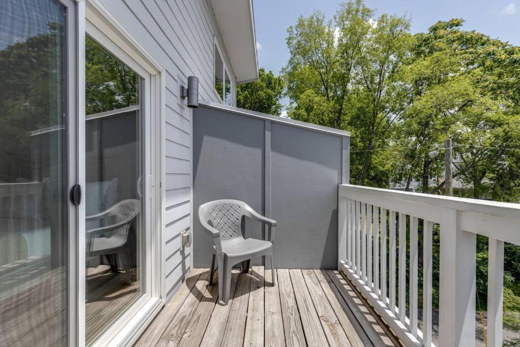 New Townhome 5 Mins To Broadway Sleeps 8 Holiday home Nashville