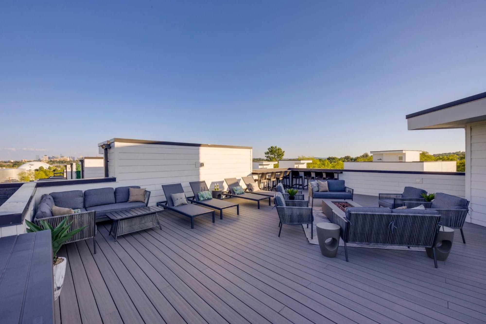 Rooftop Skyline Views Dt Nash Sleeps 12 Holiday home Nashville
