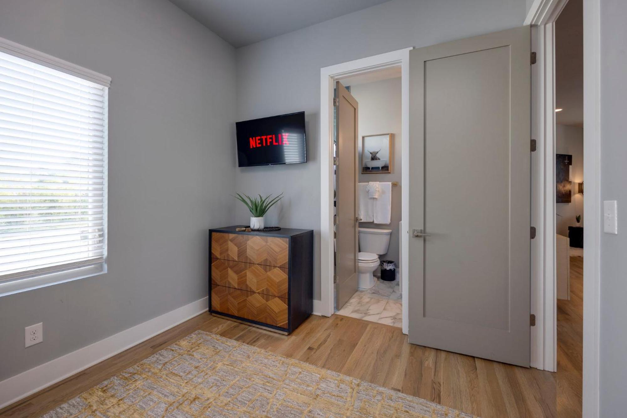 Rooftop Skyline Views Dt Nash Sleeps 12 Nashville