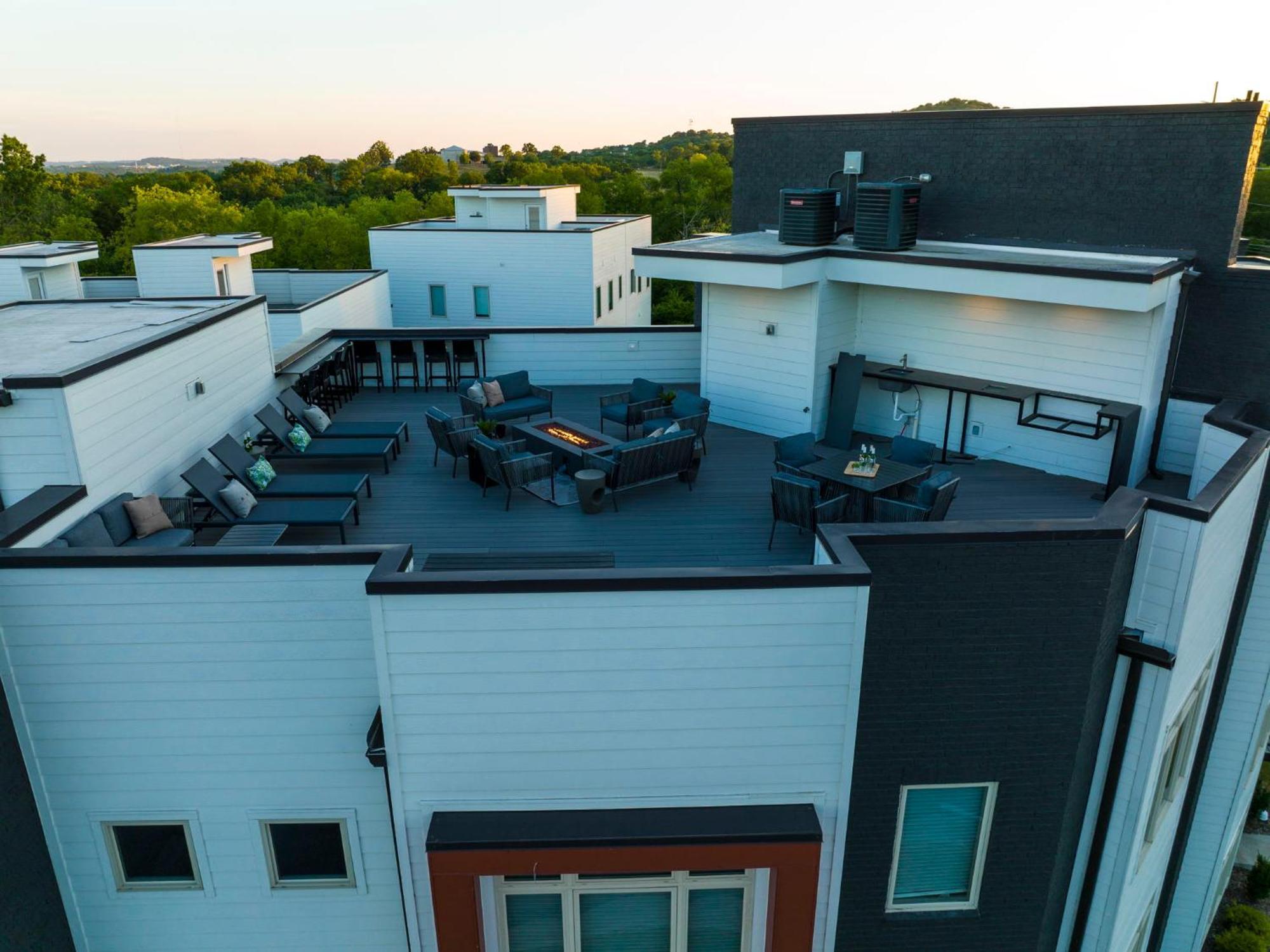 Rooftop Skyline Views Dt Nash Sleeps 12 Holiday home Nashville