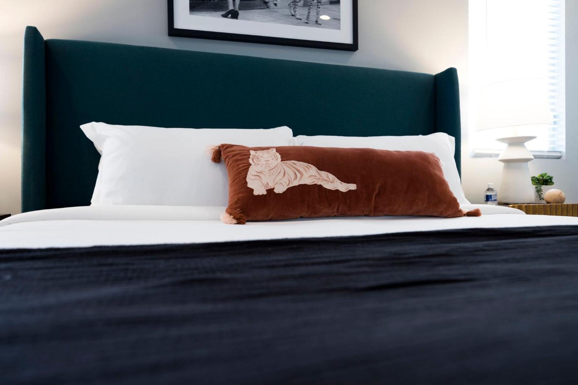 Holiday home Rooftop Skyline Views Dt Nash Sleeps 12 *