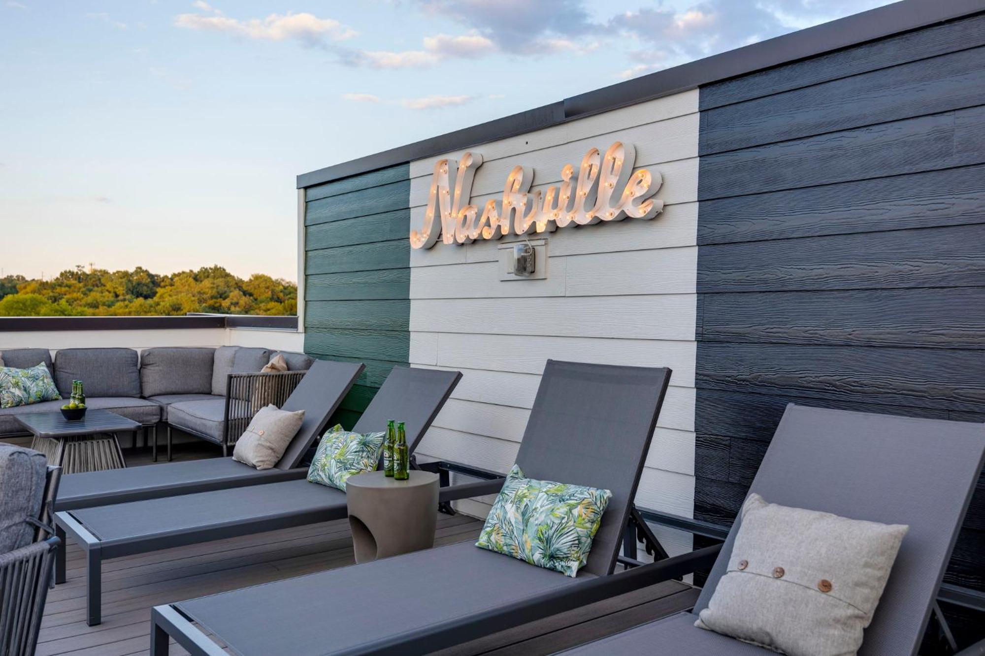 Rooftop Skyline Views Dt Nash Sleeps 12 Nashville