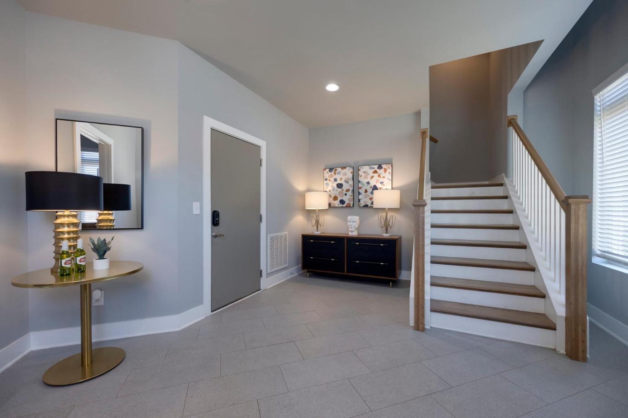 Rooftop Skyline Views Dt Nash Sleeps 12 Holiday home *