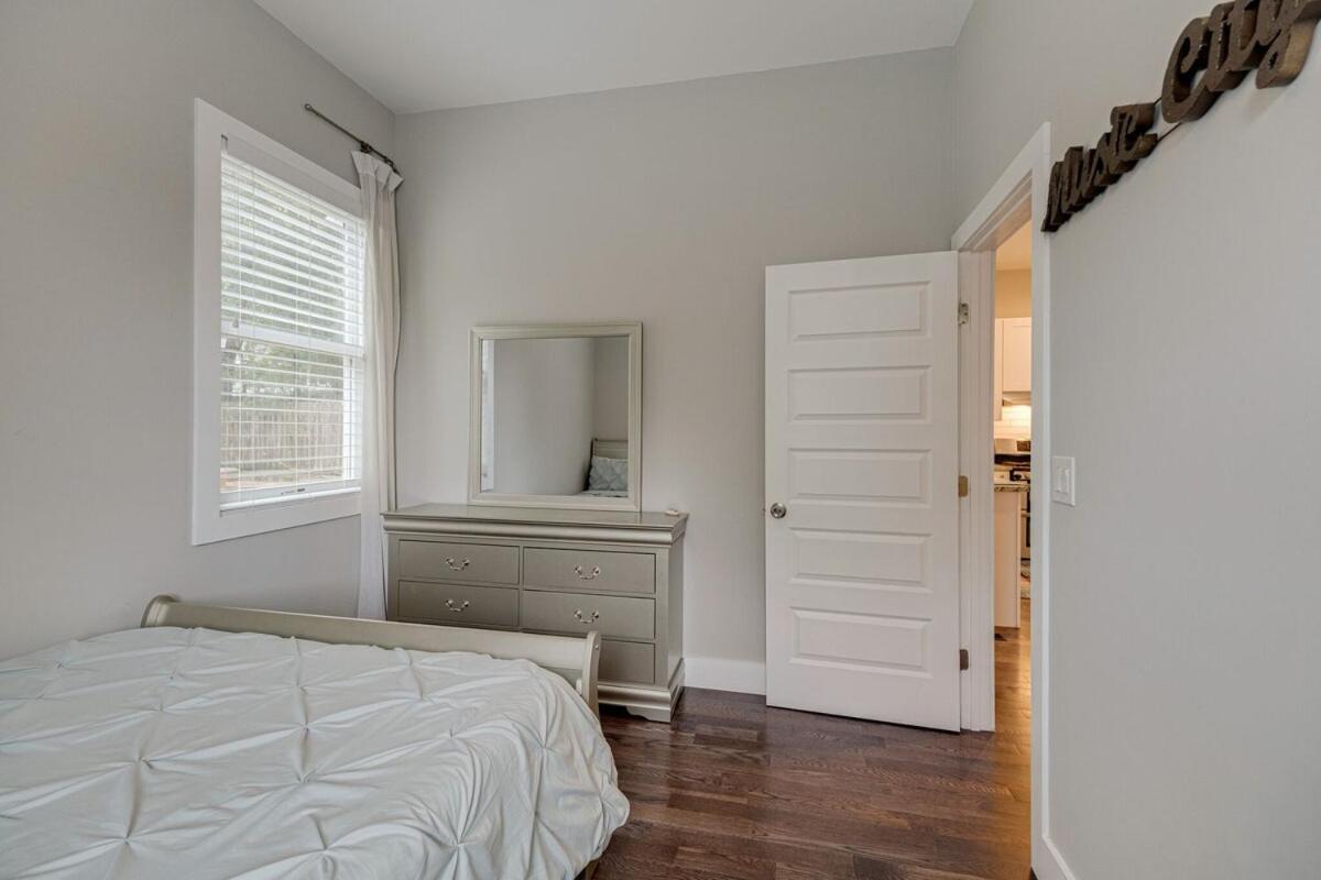 Large East With Game Sleeps 12 * Nashville