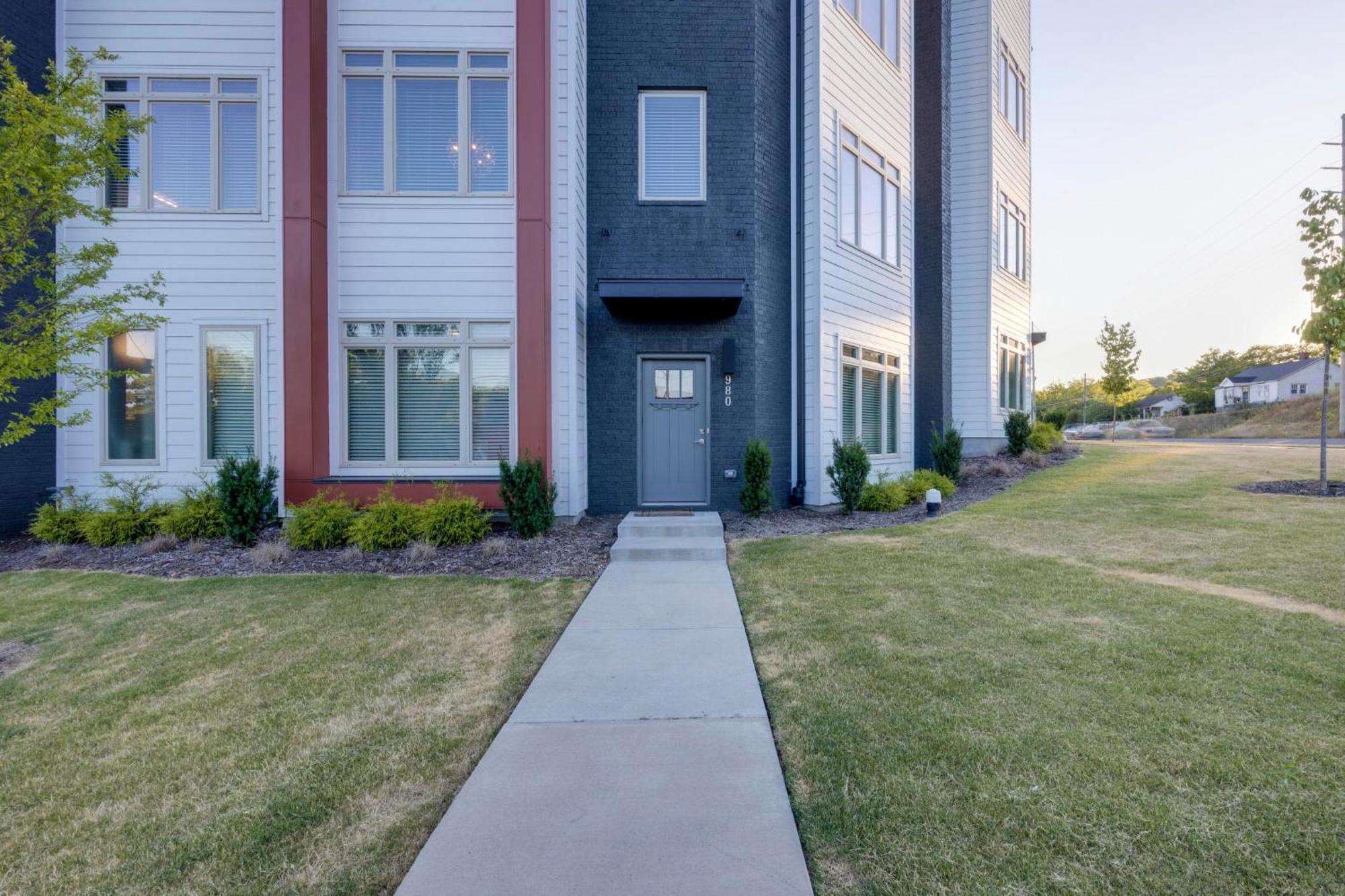 Rooftop Skyline Views Dt Nash Sleeps 12