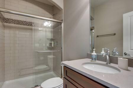 In Twin Homes At Belmont In King Beds Holiday home *