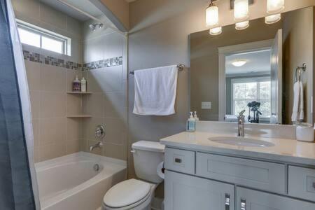 Holiday home In Twin Homes At Belmont In King Beds *