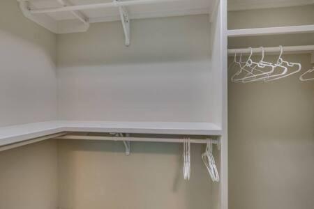 In Twin Homes At Belmont In King Beds Holiday home *