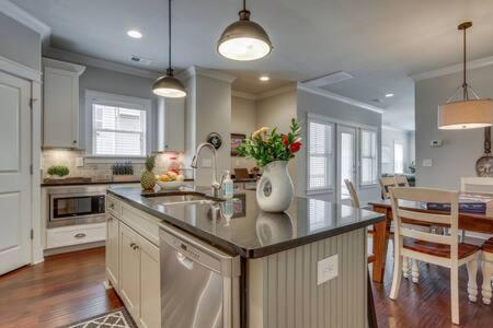 Holiday home In Twin Homes At Belmont In King Beds