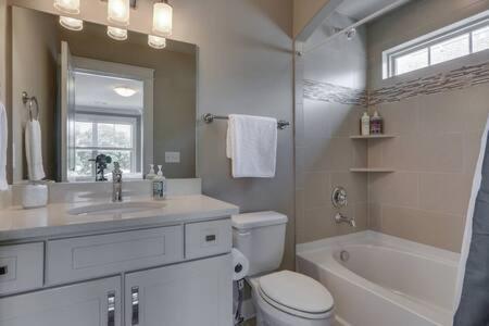 Holiday home In Twin Homes At Belmont In King Beds Nashville