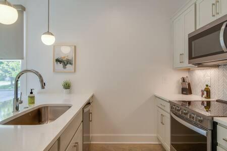 The Hart - Walk To It From Spacious Gem Nashville