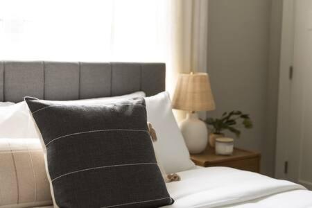 The Belmont House - Walk To 12 South *