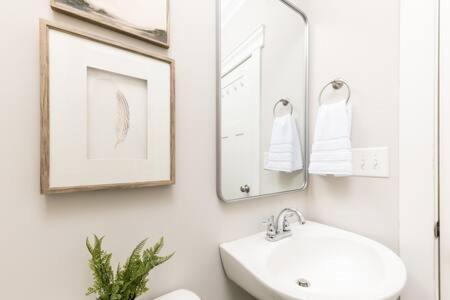 The Belmont House - Walk To 12 South Holiday home