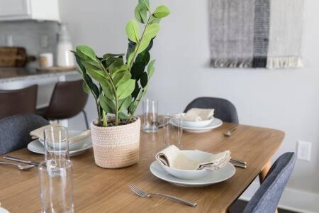 The Belmont House - Walk To 12 South