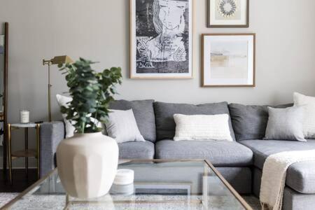 The Belmont House - Walk To 12 South