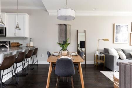 The Belmont House - Walk To 12 South *