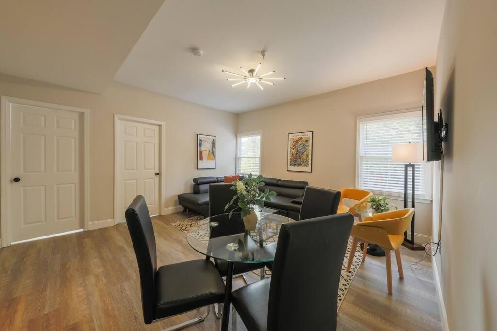 Minutes To Broadway - 2 King Beds With Optional Garage Parking Apartment