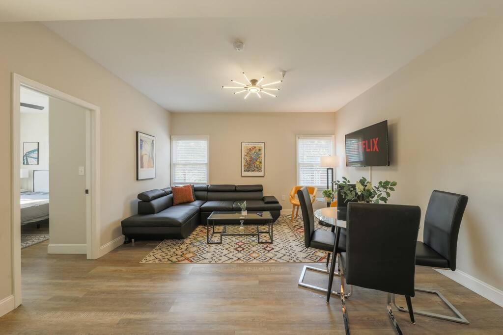 Minutes To Broadway - 2 King Beds With Optional Garage Parking Apartment Nashville