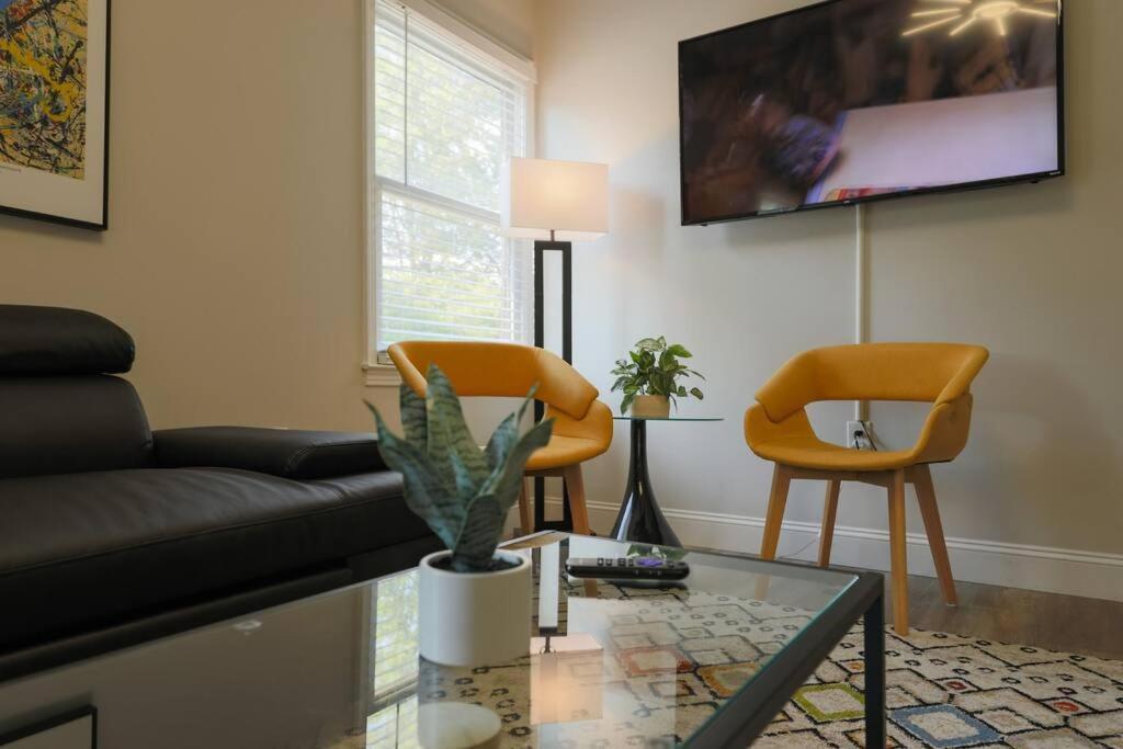 Apartment Minutes To Broadway - 2 King Beds With Optional Garage Parking *